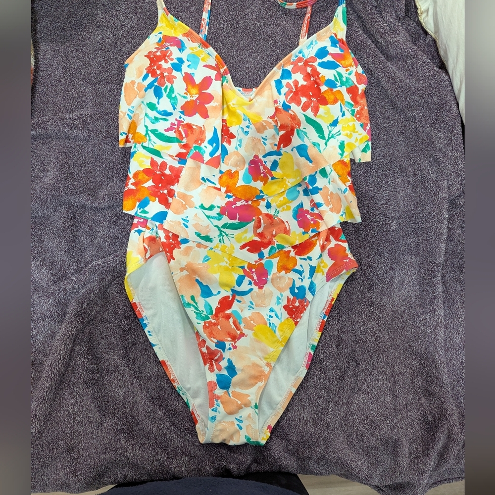 $89 Ellen Tracy Swimsuit 8